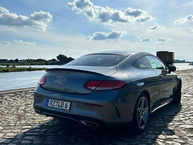 Grau Gebraucht 2017 Mercedes C300 AMG line Coupé | 24.000 € (Superpreis) - Bild 1/4