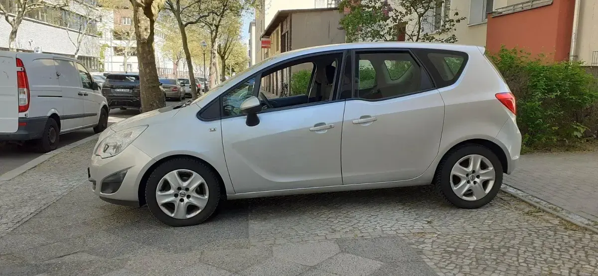 Second-hand Opel Meriva 101 CP (74 kW) 2010 Argintiu Monovolum