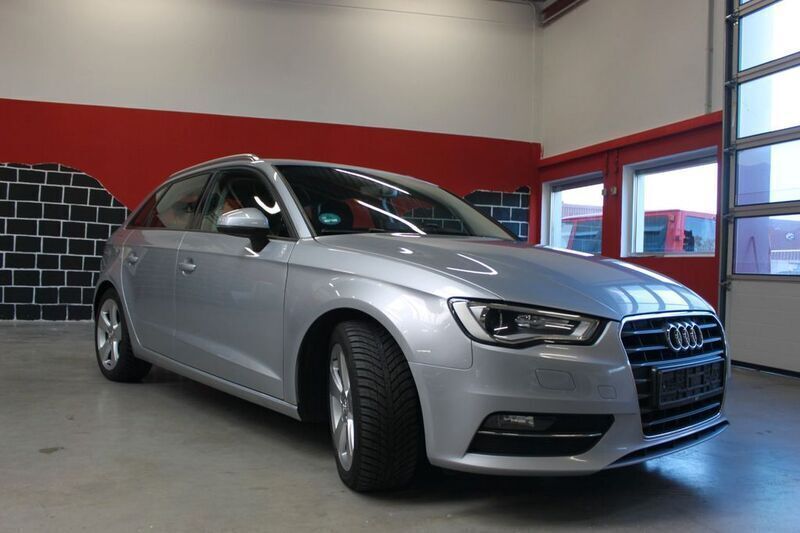 Silber Gebraucht 2015 Audi A3 Ambition Limousine | 10.890 € (Guter Preis) - Bild 1/4