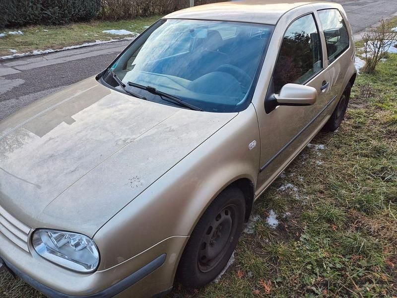 Gebraucht VW Golf IV Basis 105 PS (77 kW) 2001 Gold Limousine