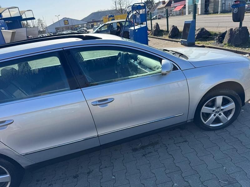 Gebraucht VW Passat 140 PS (102 kW) 2011 Silber Kombi