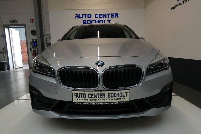Silber Gebraucht 2021 BMW 220 Gran Tourer Advantage Van / Kleinbus | 20.700 € (Guter Preis) - Bild 1/4