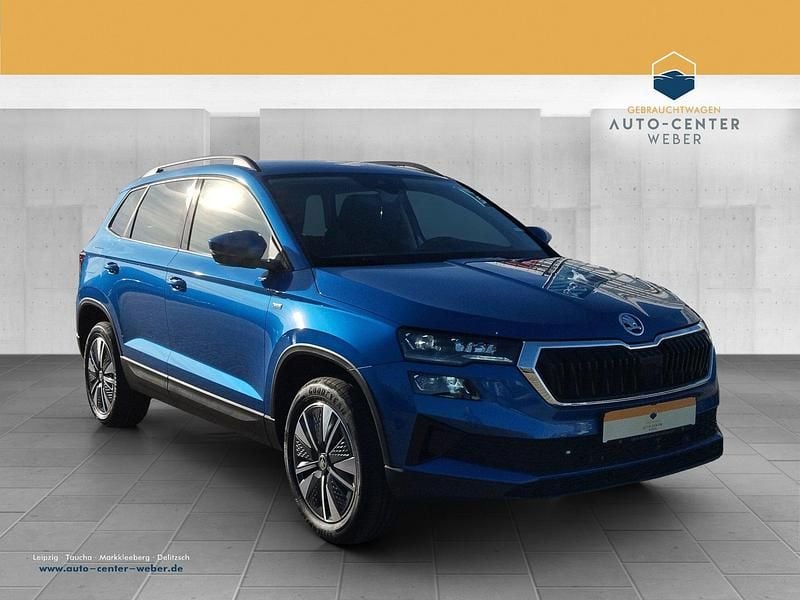 Raceblau (metallic) Gebraucht 2024 Skoda Karoq Selection SUV | 30.880 € (Guter Preis) - Bild 1/4