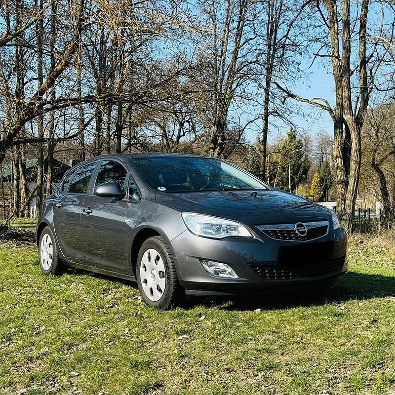 Gebraucht Opel Astra Selection 101 PS (74 kW) 2009 Grau Limousine