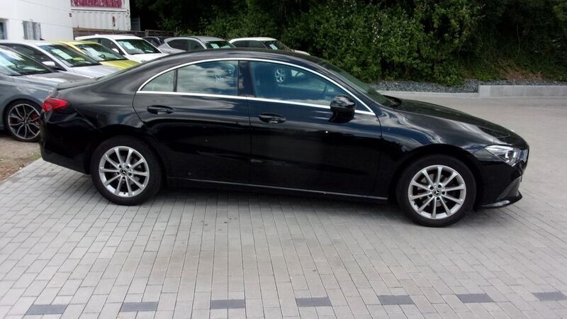 Gebraucht Mercedes CLA180 136 PS (100 kW) 2021 Schwarz Limousine