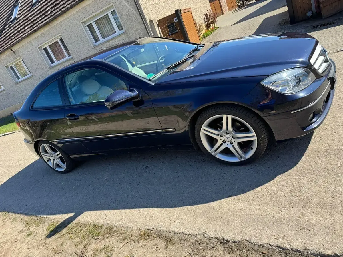Używany Mercedes 220 150 KM (110 kW) 2008 Niebieski Coupe