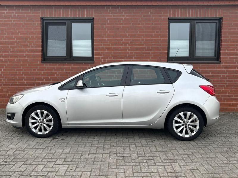 Gebraucht Opel Astra Active 140 PS (102 kW) 2013 Silber Limousine