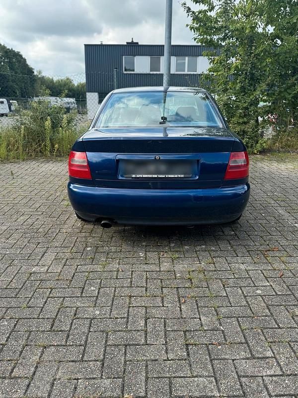 Blau Gebraucht 1998 Audi A4 Limousine | 500 € (Superpreis) - Bild 1/4