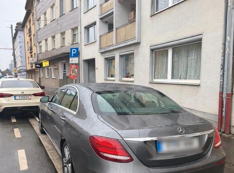 Gebraucht Mercedes E220 194 PS (142 kW) 2018 Grau Limousine