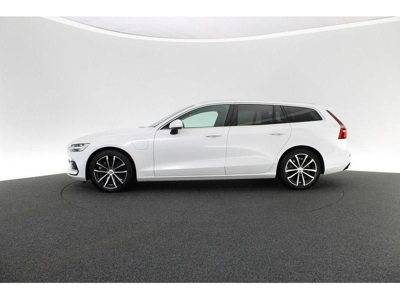 Gebraucht Volvo V60 Core 398 PS (292 kW) 2022 Crystal weiss Kombi