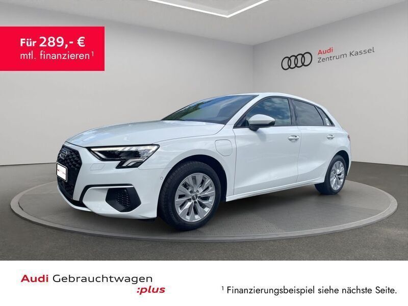 Weiß Gebraucht 2021 Audi A3 Sportback e-tron Design Limousine | 24.990 € (Etwas zu teuer) - Bild 1/3