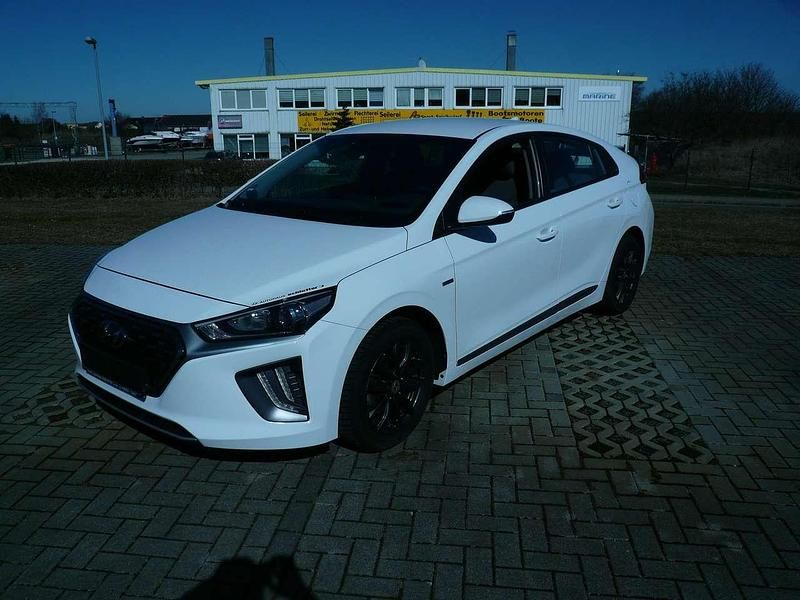 Weiß Gebraucht 2020 Hyundai Ioniq Trend Limousine | 16.980 € (Fairer Preis) - Bild 1/4