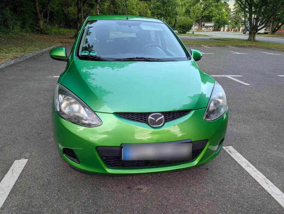 Używany Mazda 2 Independence 86 KM (63 kW) 2009 Zielony Hatchback