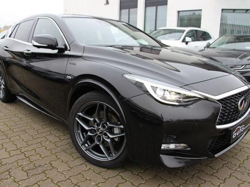 Gebraucht Infiniti Q30 Sport Tech 211 PS (155 kW) 2019 Schwarz Limousine