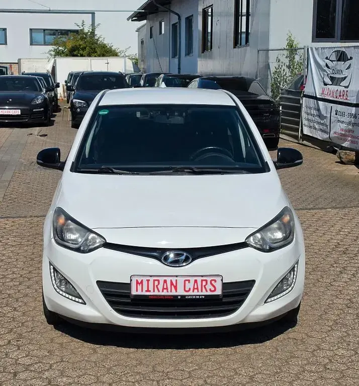 Gebraucht Hyundai i20 Classic 86 PS (63 kW) 2014 Weiß Kleinwagen
