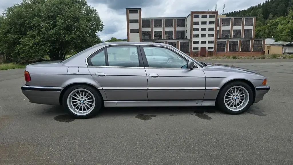 Gebraucht BMW 750 326 PS (239 kW) 1997 Silber Limousine