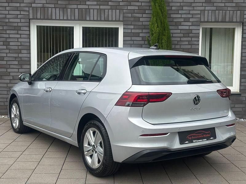 Gebraucht VW Golf VIII Life 150 PS (110 kW) 2021 Silber Limousine