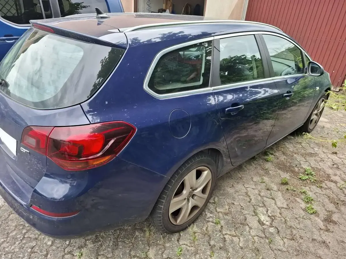 Gebraucht Opel Astra Design Edition 125 PS (91 kW) 2011 Blau Kombi