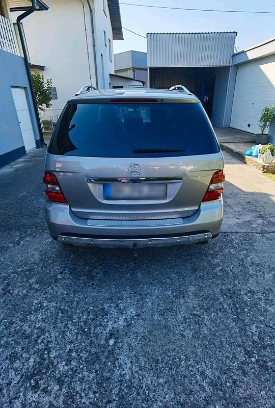 Gebraucht Mercedes ML320 224 PS (164 kW) 2007 Beige SUV