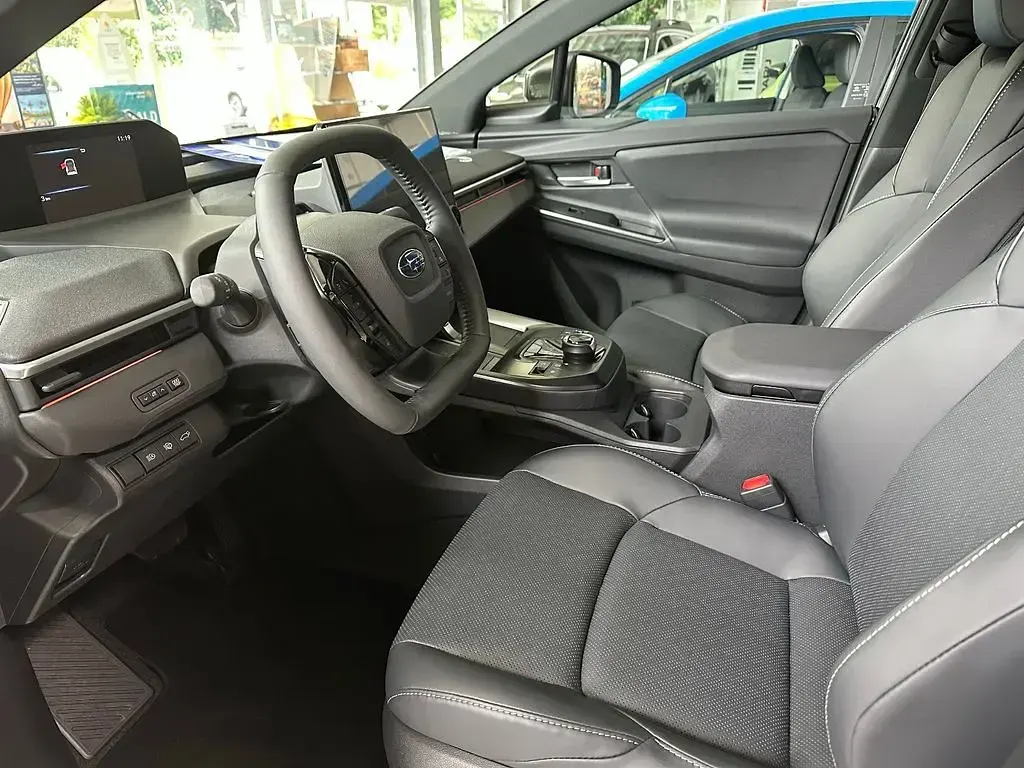 Neu Subaru Solterra Active 252 kW (343 PS) 2026 Dark blue mica SUV