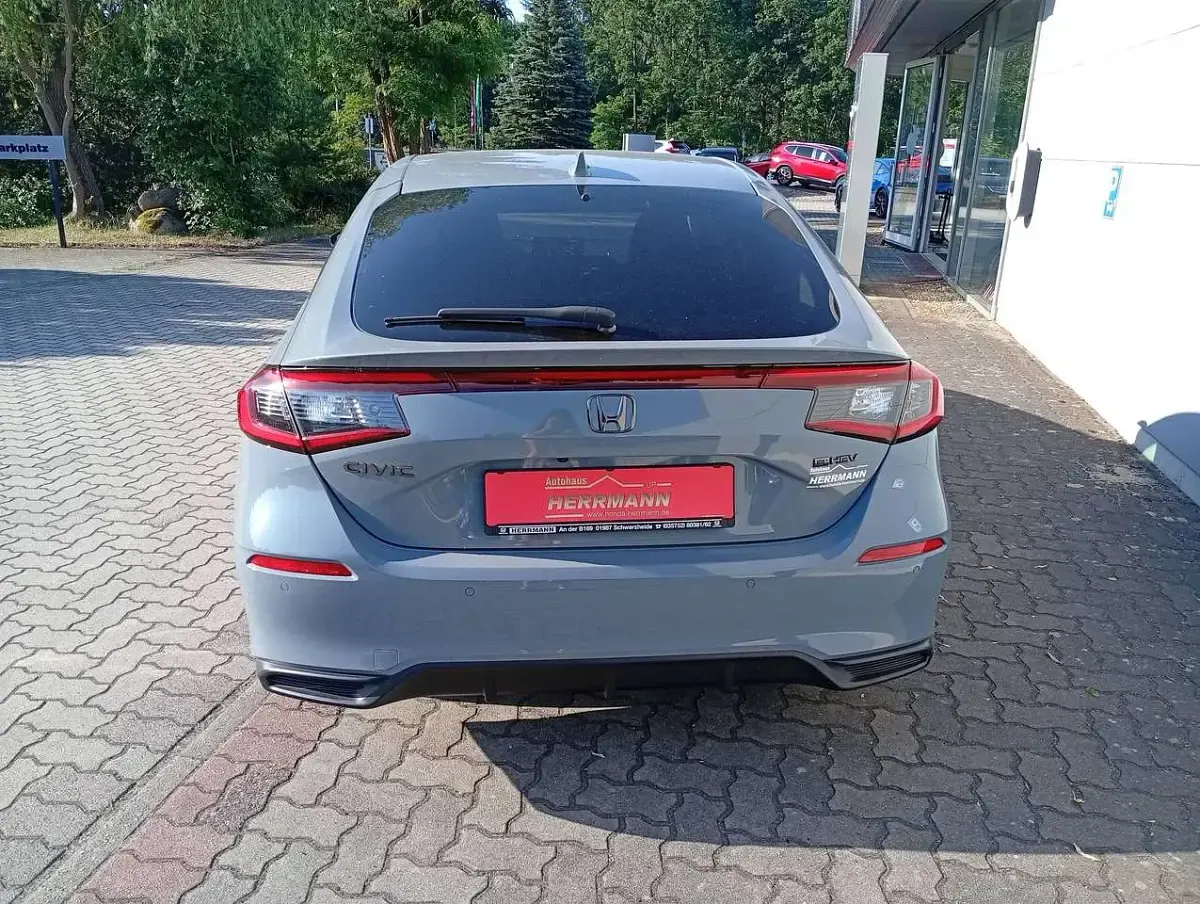 Gebraucht Honda Civic Elegance 184 PS (135 kW) 2024 Sonic grey pearl Limousine