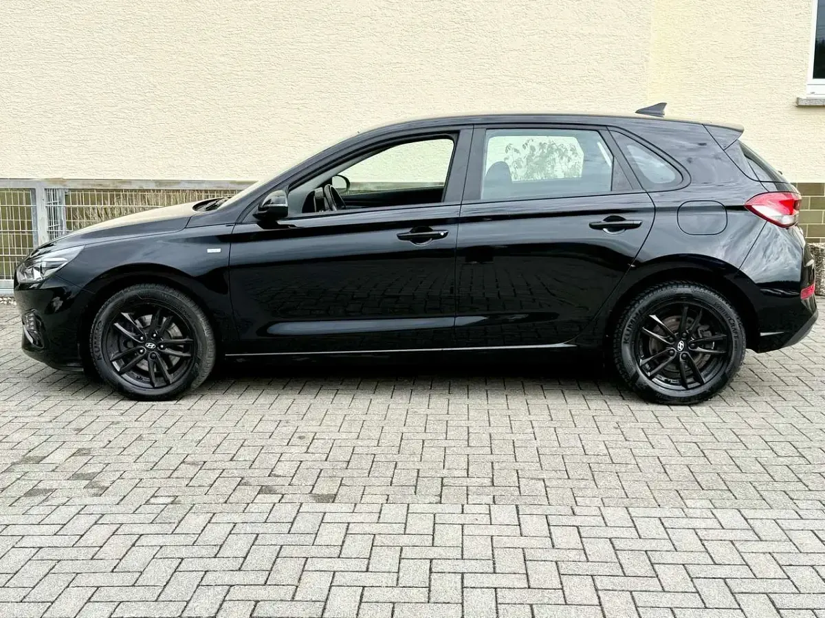 Gebraucht Hyundai i30 Trend 160 PS (117 kW) 2022 Phantom black / mic Kleinwagen