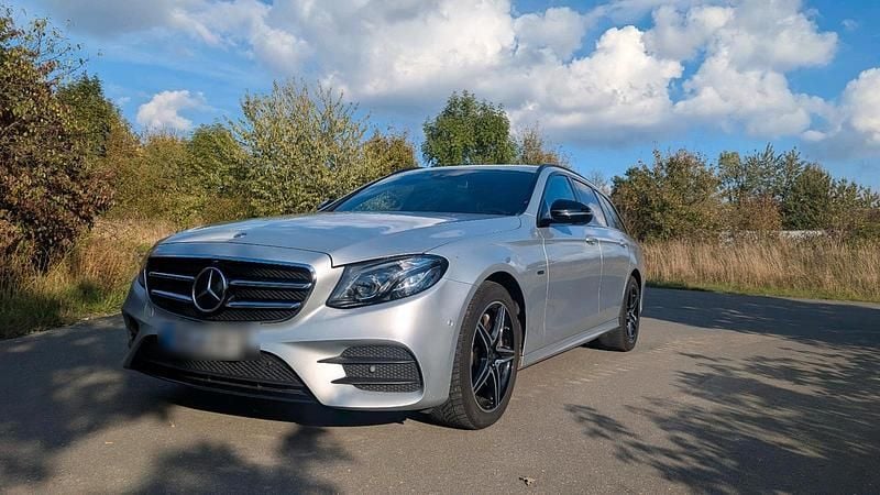 Silber Gebraucht 2020 Mercedes E300 AMG Kombi | 25.300 € (Superpreis) - Bild 1/4