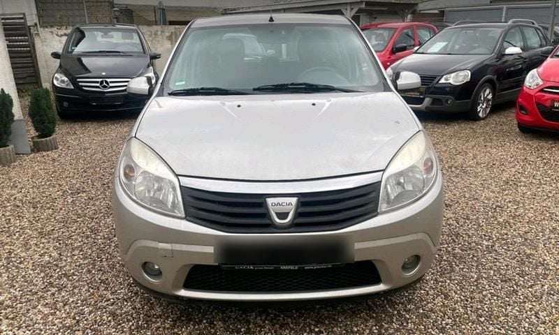 Grau Gebraucht 2010 Dacia Sandero Kleinwagen | 1.450 € (Guter Preis) - Bild 1/4