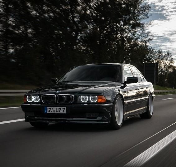 Grün Gebraucht 1996 BMW 740 Basis Limousine | 6.499 € (Fairer Preis) - Bild 1/4