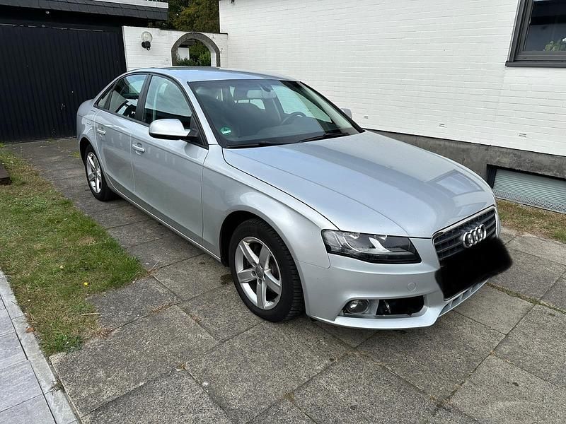 Silber Gebraucht 2011 Audi A4 Limousine | 6.900 € (Superpreis) - Bild 1/4