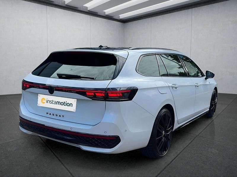 Gebraucht VW Passat 272 PS (200 kW) 2024 Weiß Kombi