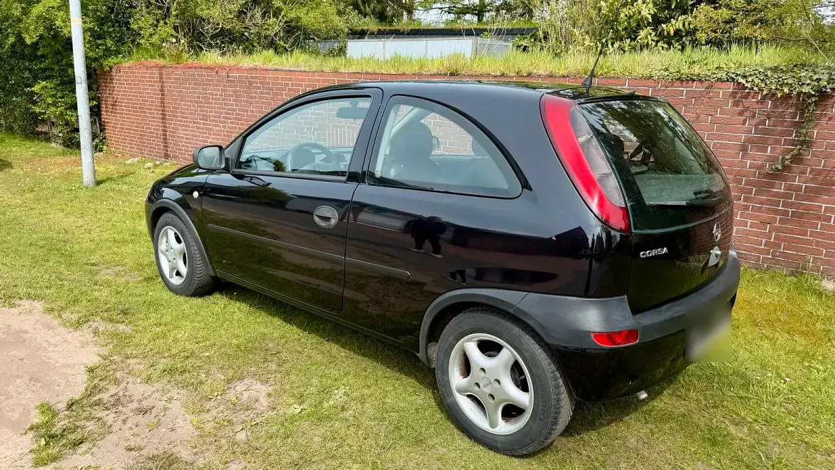 Używany Opel Corsa 90 KM (66 kW) 2002 Czarny Hatchback