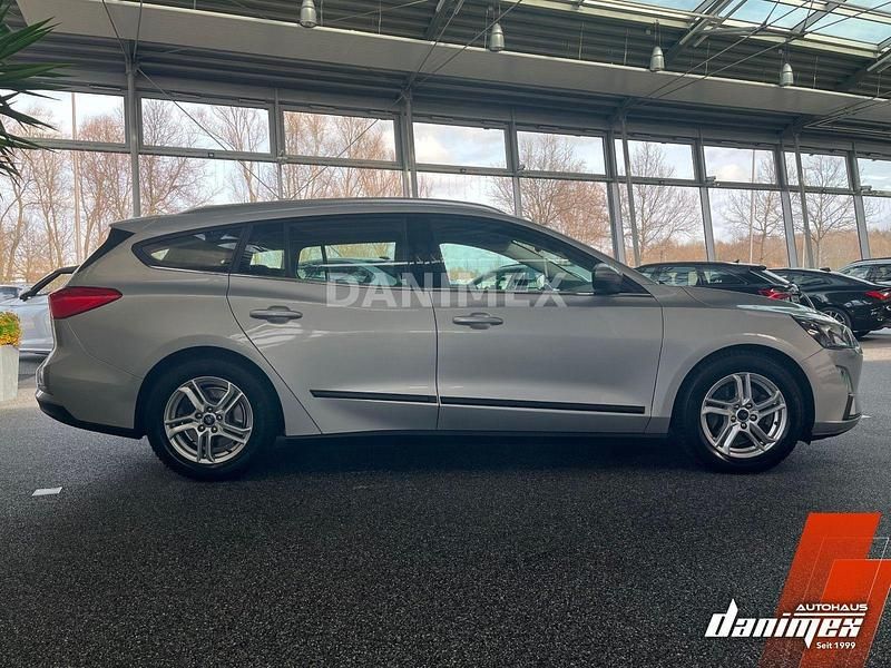 Gebraucht Ford Focus Cool & Connect 120 PS (88 kW) 2020 Silber Kombi