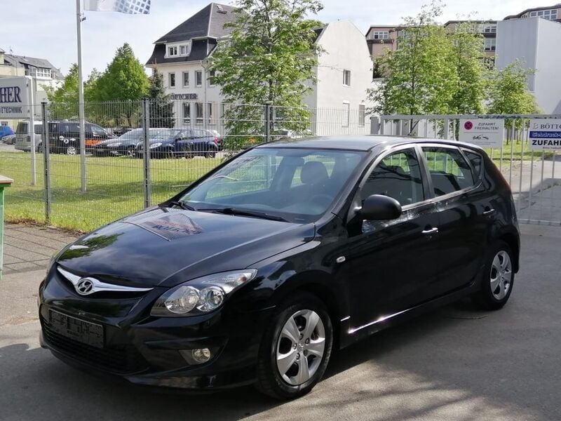 Gebraucht Hyundai i30 Classic 90 PS (66 kW) 2012 Schwarz Limousine