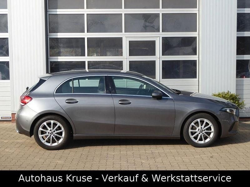 Gebraucht Mercedes A200 Business 163 PS (119 kW) 2019 Grau Limousine