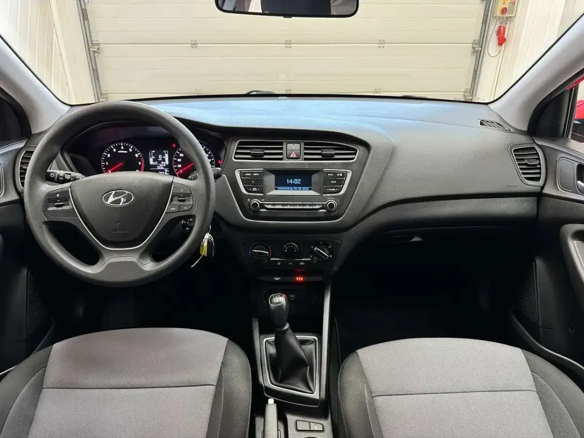 Gebraucht Hyundai i20 Select 84 PS (61 kW) 2020 Rot Kleinwagen
