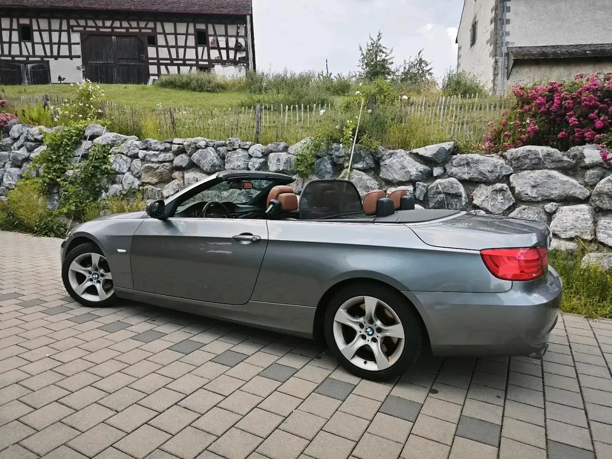 Gebraucht BMW 325 Cabriolet 204 PS (150 kW) 2013 Grau Cabrio
