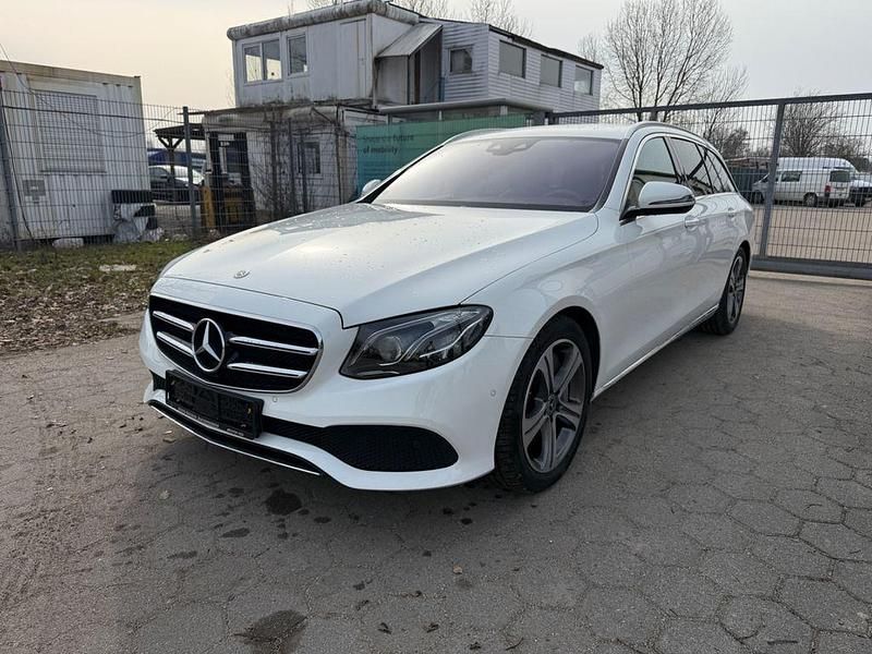 Gebraucht Mercedes E350 Avantgarde 286 PS (210 kW) 2019 Weiß Limousine