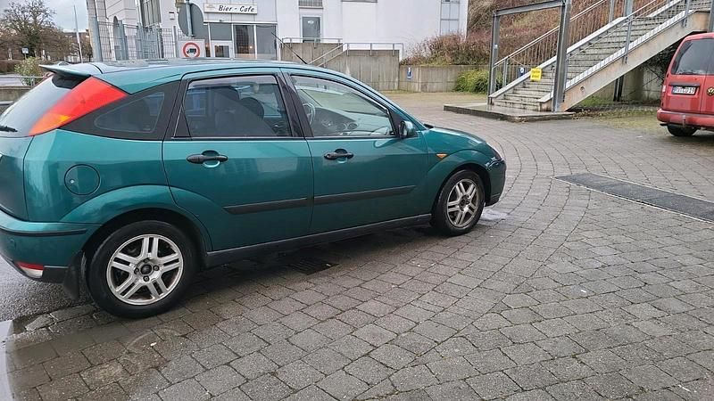 Grün Gebraucht 1999 Ford Focus Coupé | 300 € (Guter Preis) - Bild 1/4