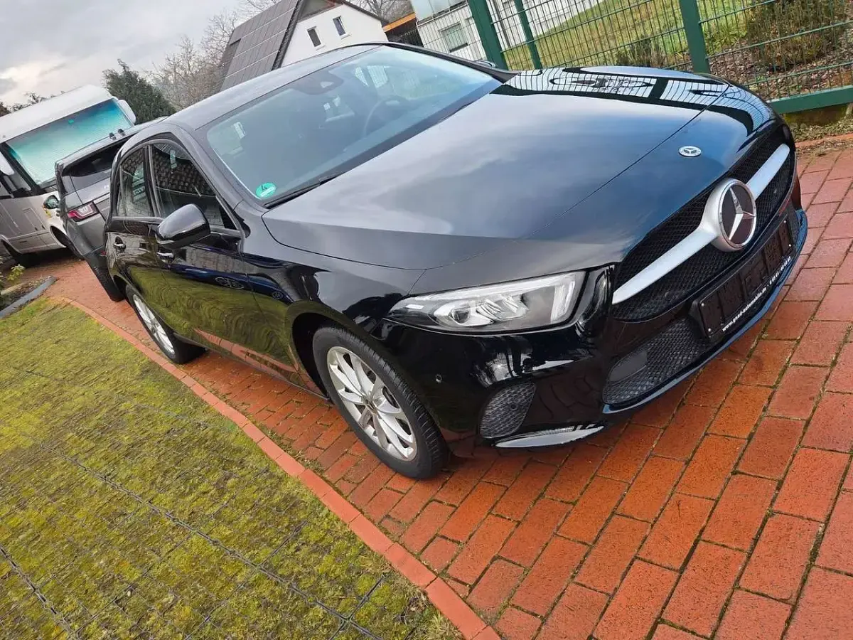 Gebraucht Mercedes A250 160 PS (117 kW) 2021 Schwarz Limousine