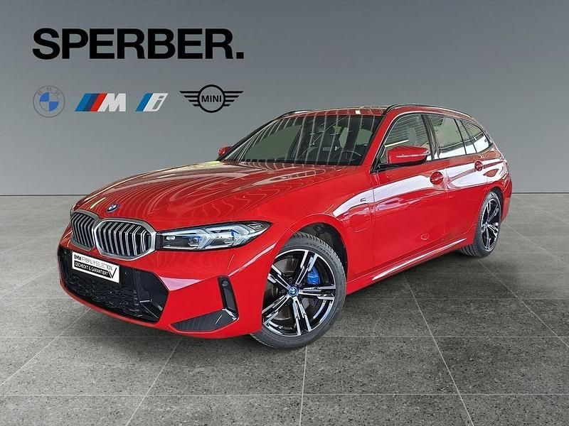 Rot Gebraucht 2024 BMW 330e M Sport Limousine | 41.990 € (Superpreis) - Bild 1/4