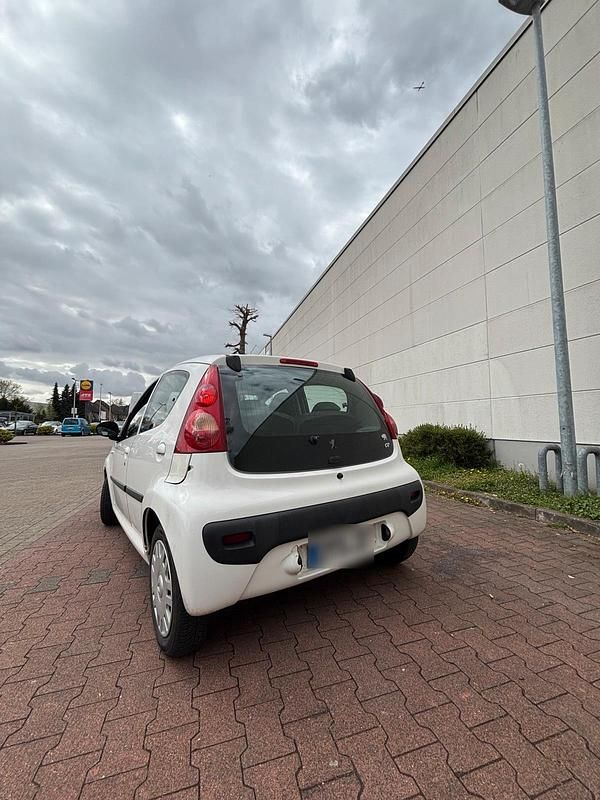 Gebraucht Peugeot 107 54 PS (39 kW) 2007 Weiß Kleinwagen