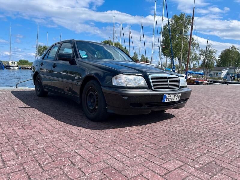 Schwarz Gebraucht 1998 Mercedes C180 Classic Limousine | 1.950 € (Fairer Preis) - Bild 1/4