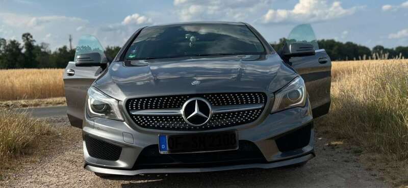 Grau Gebraucht 2016 Mercedes CLA180 AMG line Limousine | 14.500 € (Guter Preis) - Bild 1/4