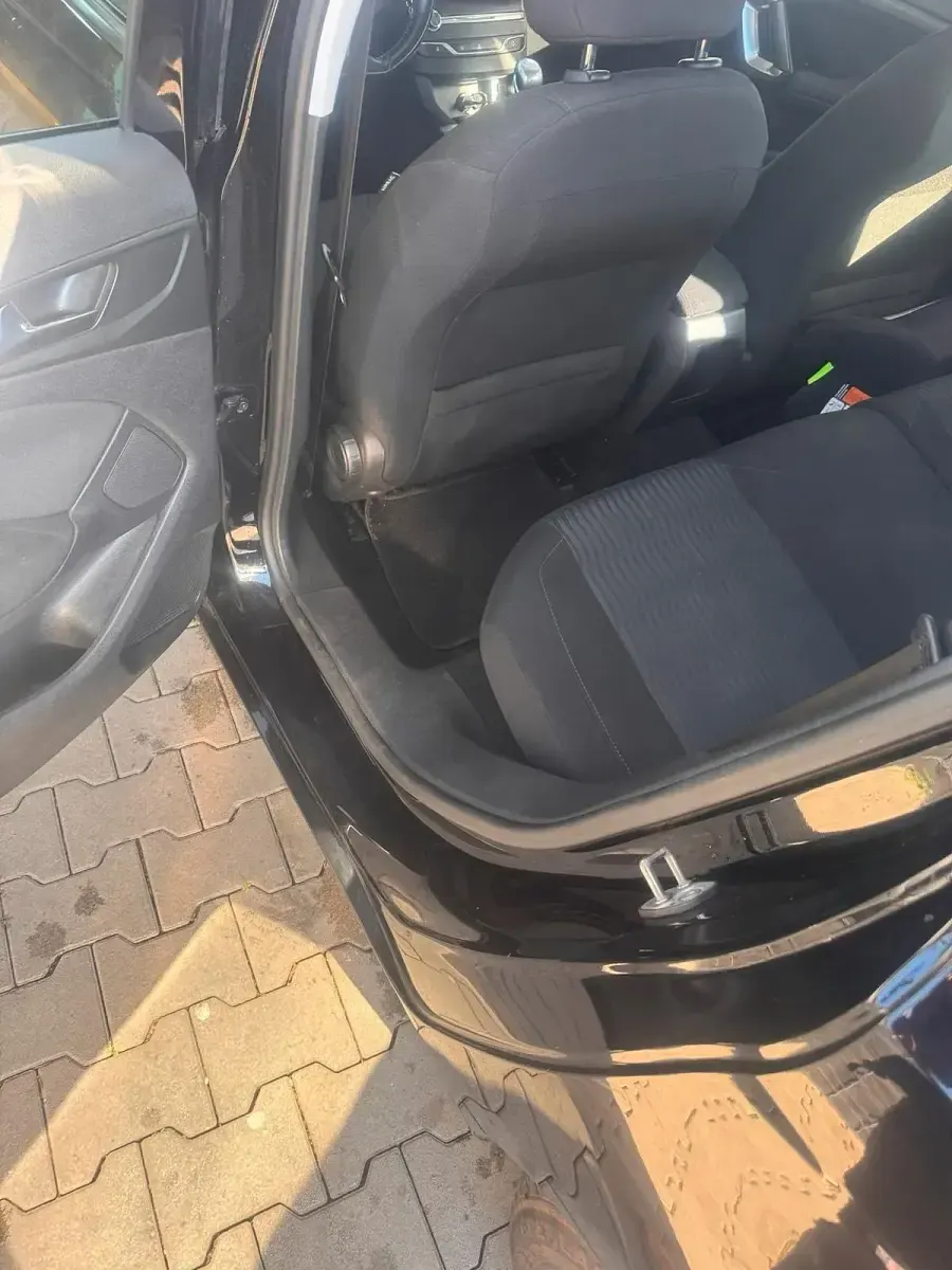 Gebraucht Peugeot 308 120 PS (88 kW) 2015 Schwarz Kombi