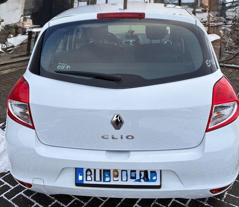 Gebraucht Renault Clio IV 75 PS (55 kW) 2012 Weiß Limousine