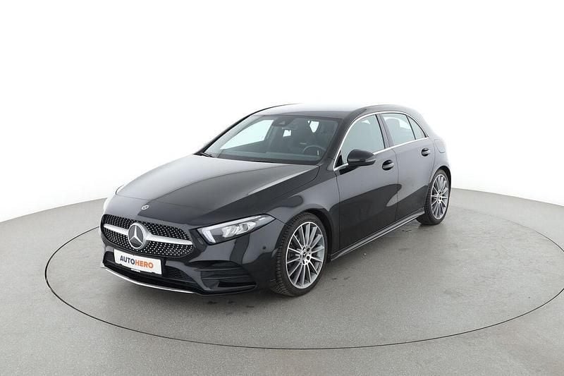 Schwarz Gebraucht 2018 Mercedes A200 AMG line Limousine | 24.770 € (Fairer Preis) - Bild 1/3
