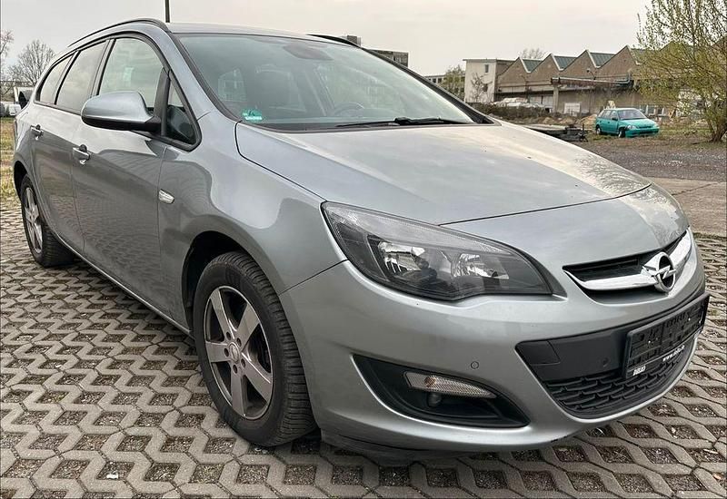 Gebraucht Opel Astra Style 165 PS (121 kW) 2015 Silber Kombi