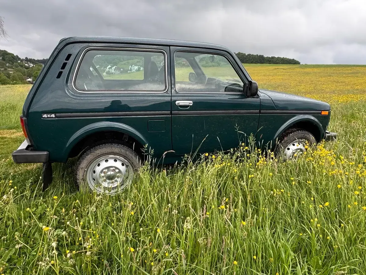 Second-hand Lada niva 81 CP (59 kW) 2011 Verde SUV