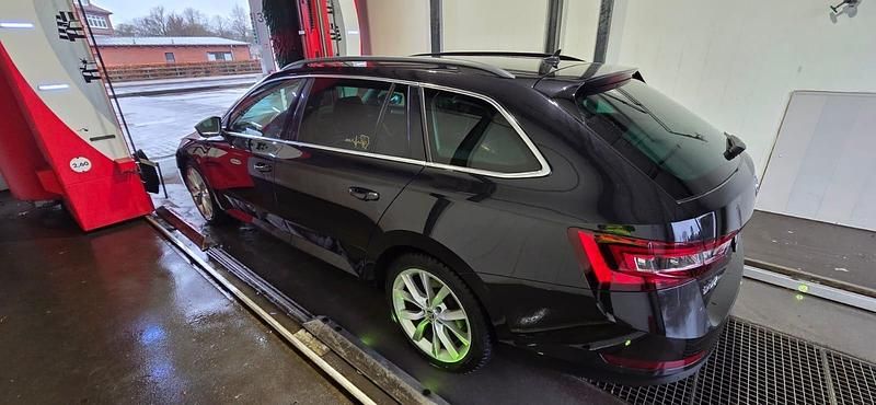 Gebraucht Skoda Superb 150 PS (110 kW) 2016 Schwarz Kombi